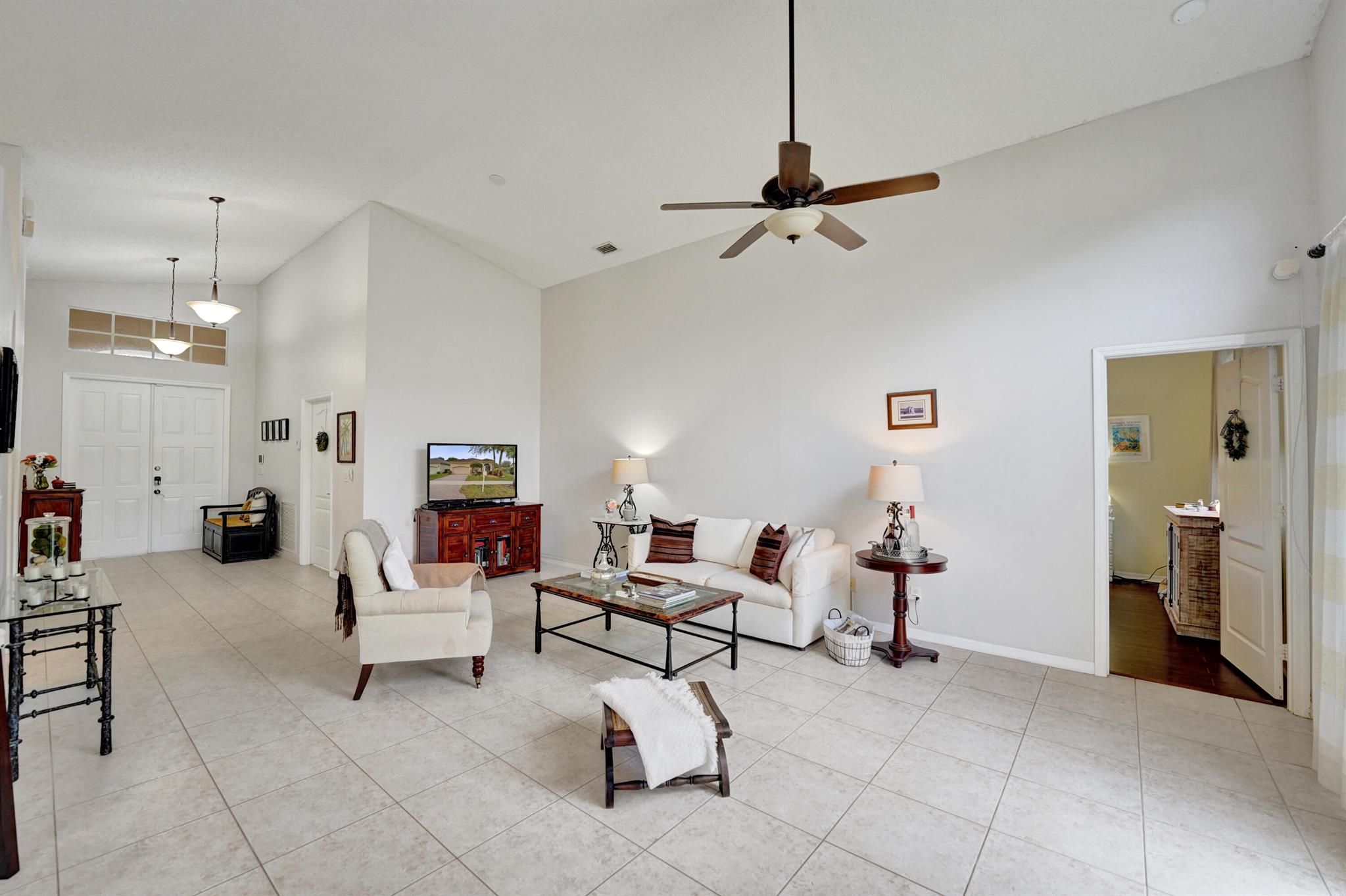 LAGUNA ISLES - Residential