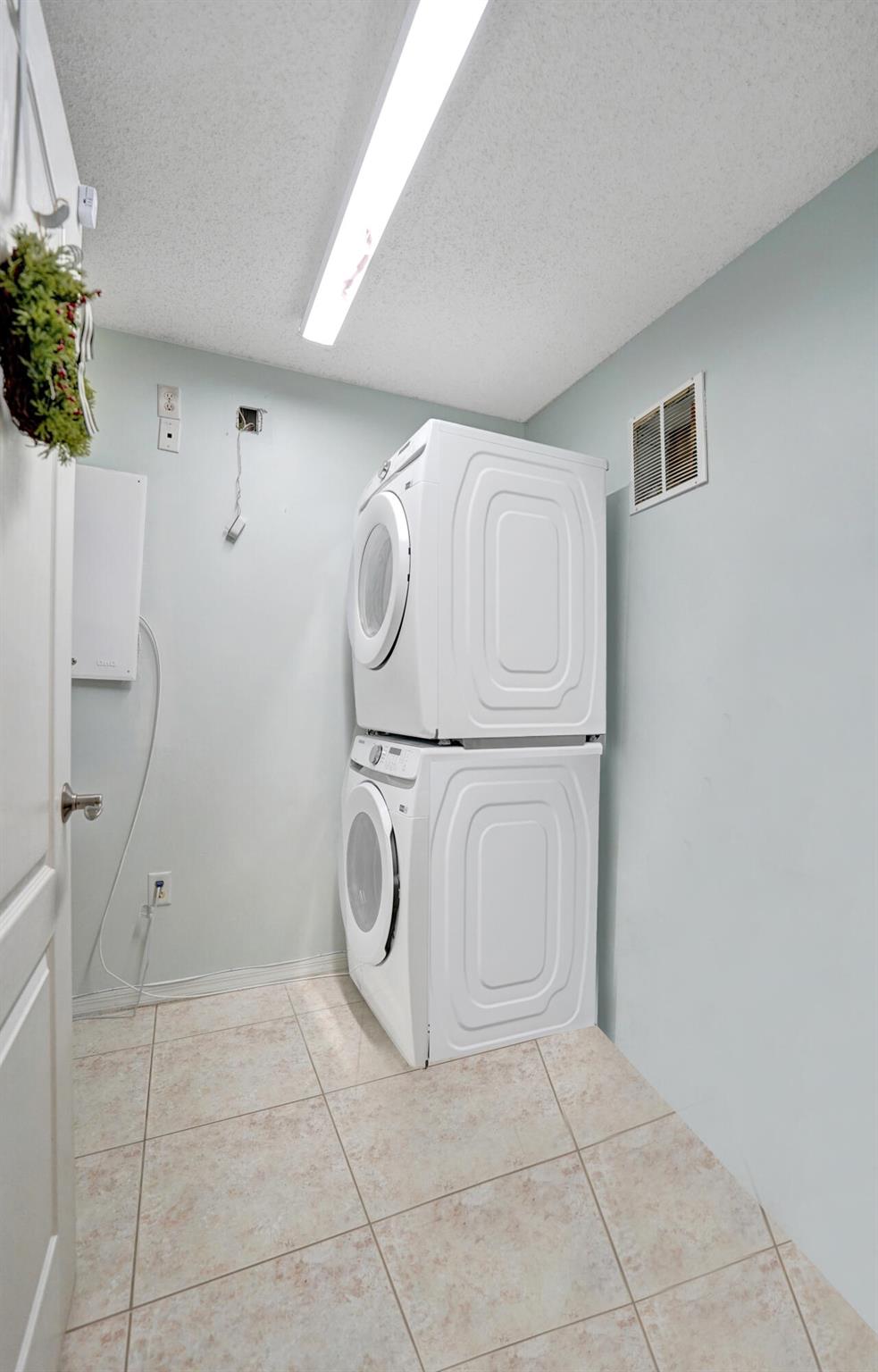 LAGUNA ISLES - Residential