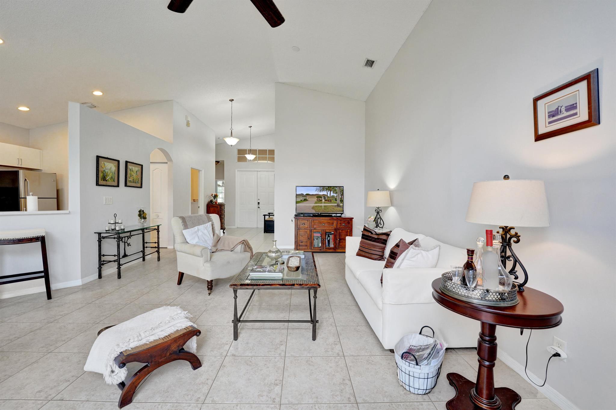 LAGUNA ISLES - Residential