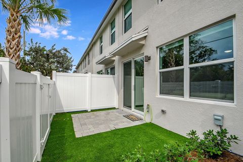 Townhouse in Mangonia Park FL 1620 Lindley Street St 27.jpg