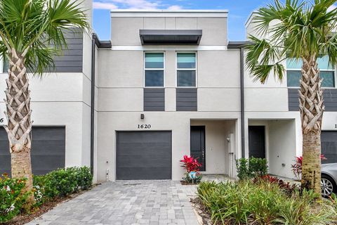 Townhouse in Mangonia Park FL 1620 Lindley Street St.jpg