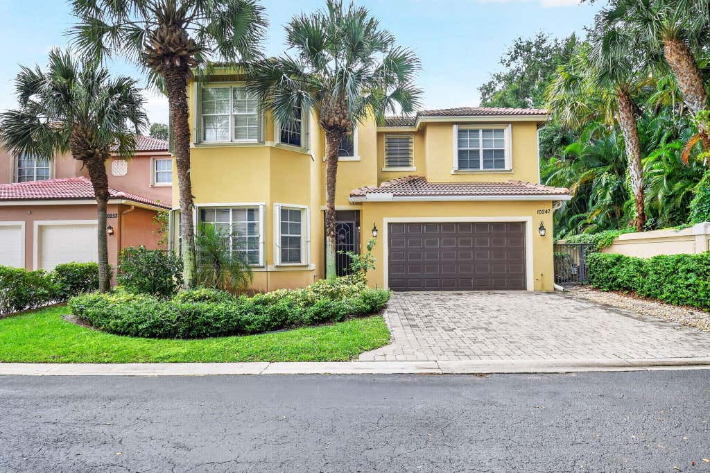 Photo of 10247 Isle Wynd Court, Boynton Beach, FL 33437 (MLS # B26043119)