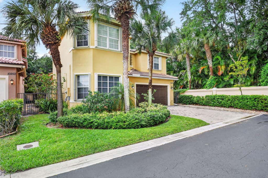 Photo of 10247 Isle Wynd Court, Boynton Beach, FL 33437 (MLS # B26043119)