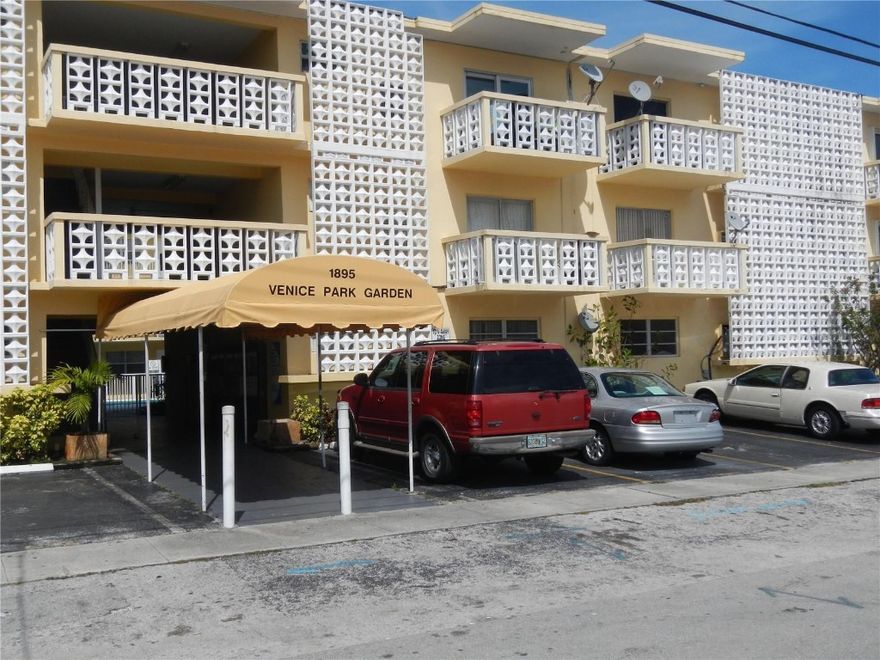 UPDATED 1/1 WITH 2 WALKING CLOSET,NEW CENTRAL A/C, APPLIAENCES,NEW KITCHEN.QUIET VENICE PARK DR,ONE PARKING ASSIG.GREAT LOCATION 135 ST & BISCAYNE BLVD, FIVE MINUTES TO BAL HARBOR,BEACHES. WON'T LAST!!!!!.
