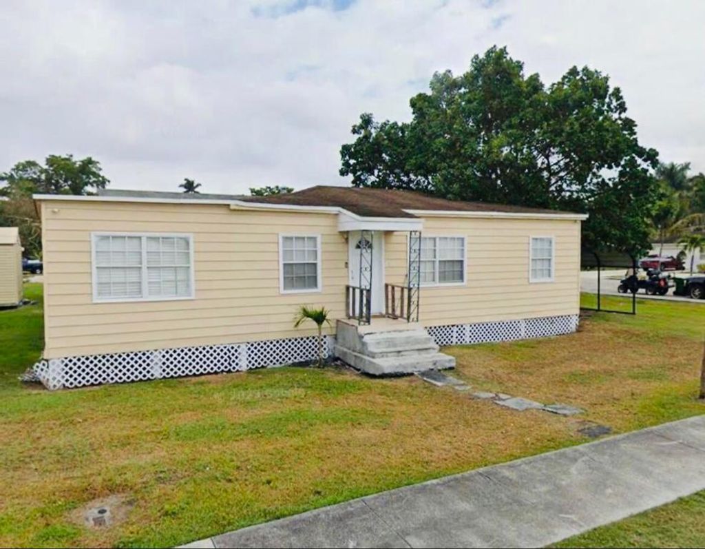 Photo of 297 E E 4th St. Street, Pahokee, FL 33476 (MLS # R11013449)