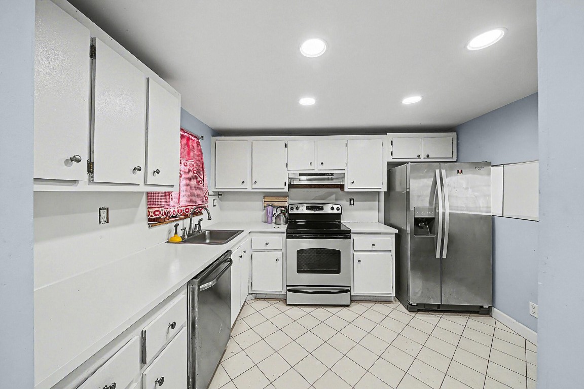 SUNRISE LAKES CONDOMINIUM - Residential