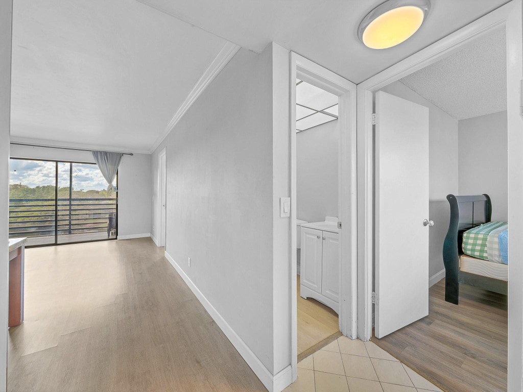 SUNRISE LAKES CONDOMINIUM - Residential