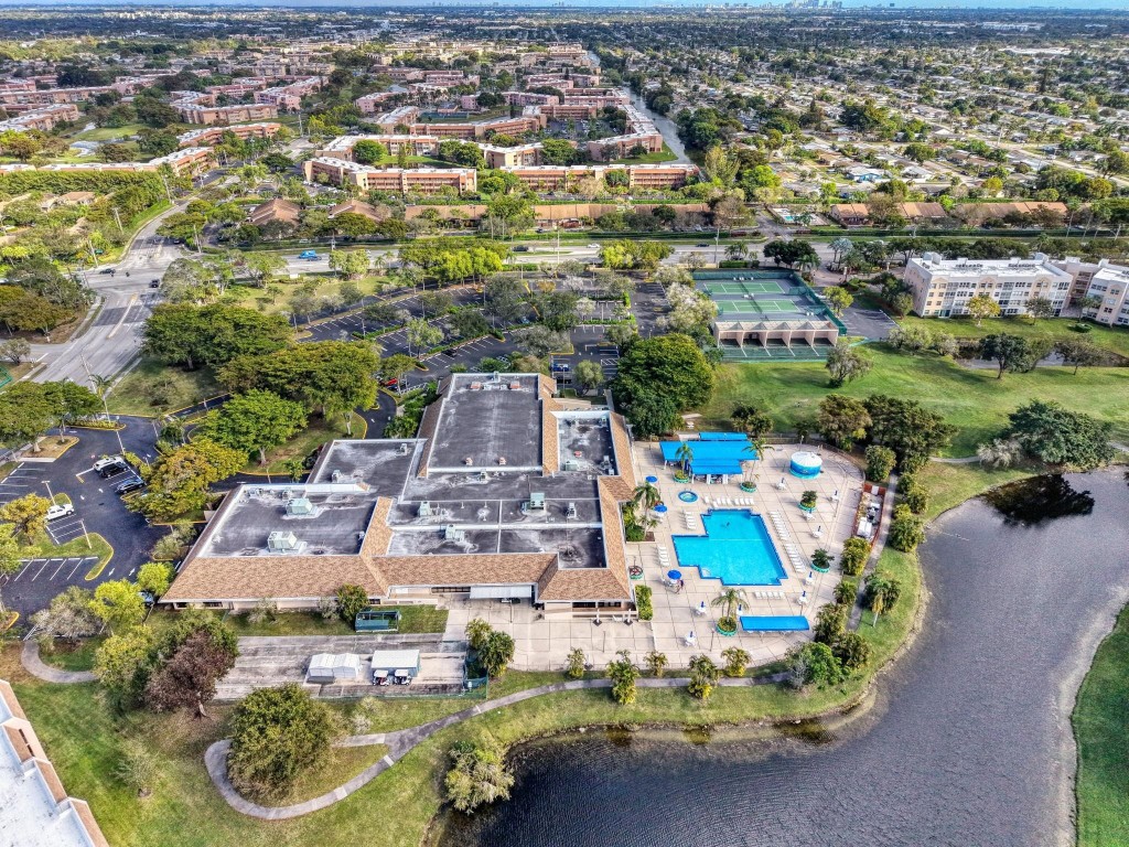 SUNRISE LAKES CONDOMINIUM - Residential
