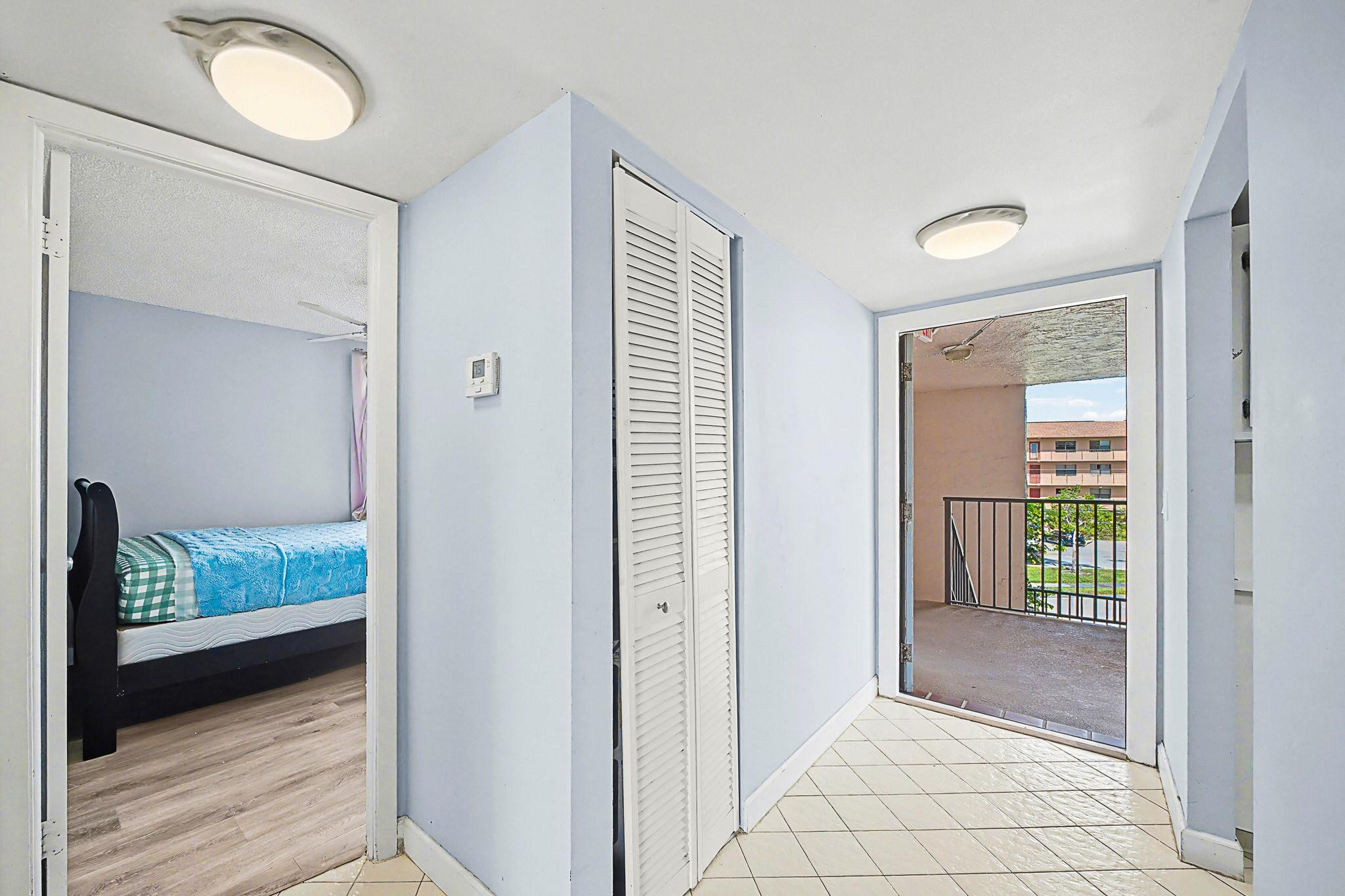 SUNRISE LAKES CONDOMINIUM - Residential