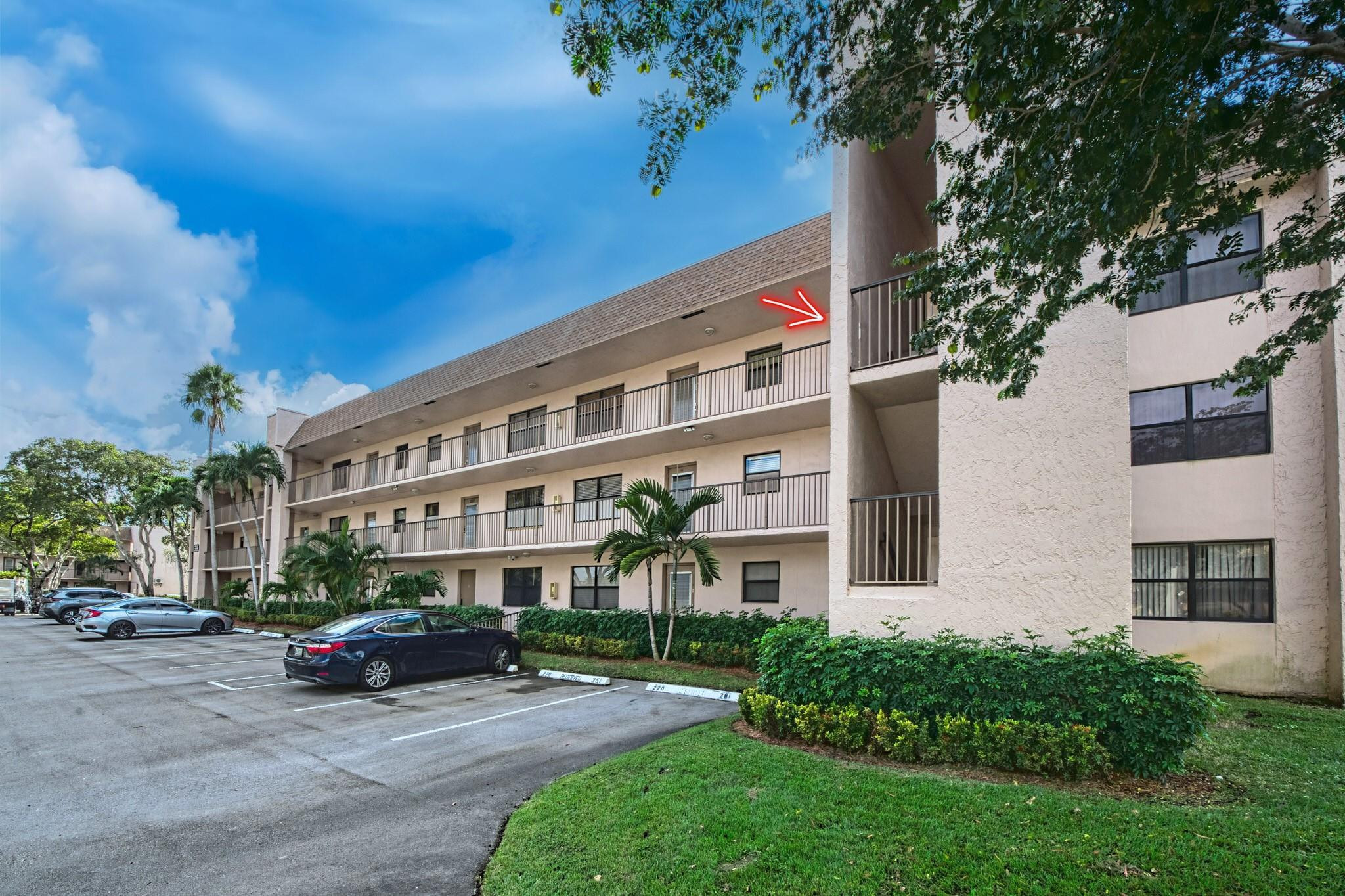 SUNRISE LAKES CONDOMINIUM - Residential