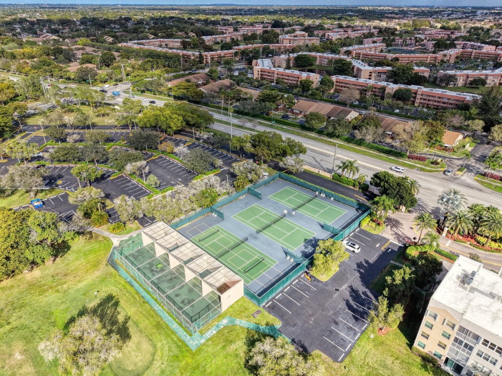 SUNRISE LAKES CONDOMINIUM - Residential