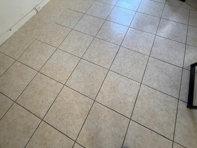UPMINSTER F CONDO - Residential