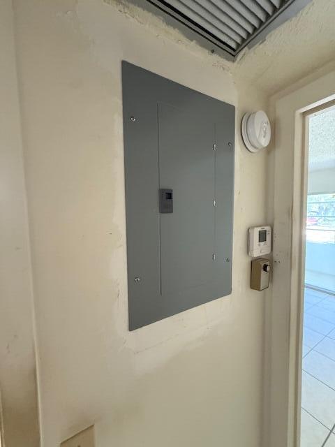 UPMINSTER F CONDO - Residential