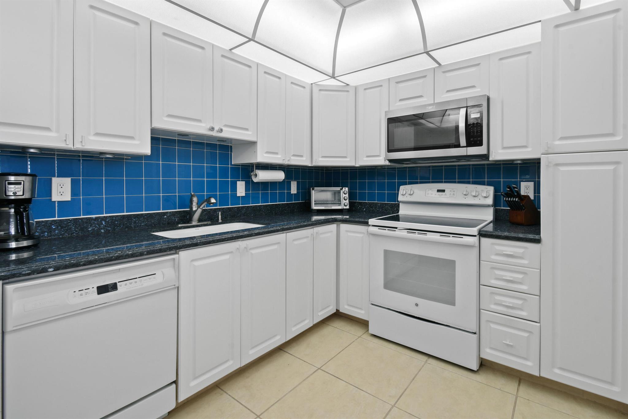 JUPITER OCEAN AND RACQUET - Residential Lease