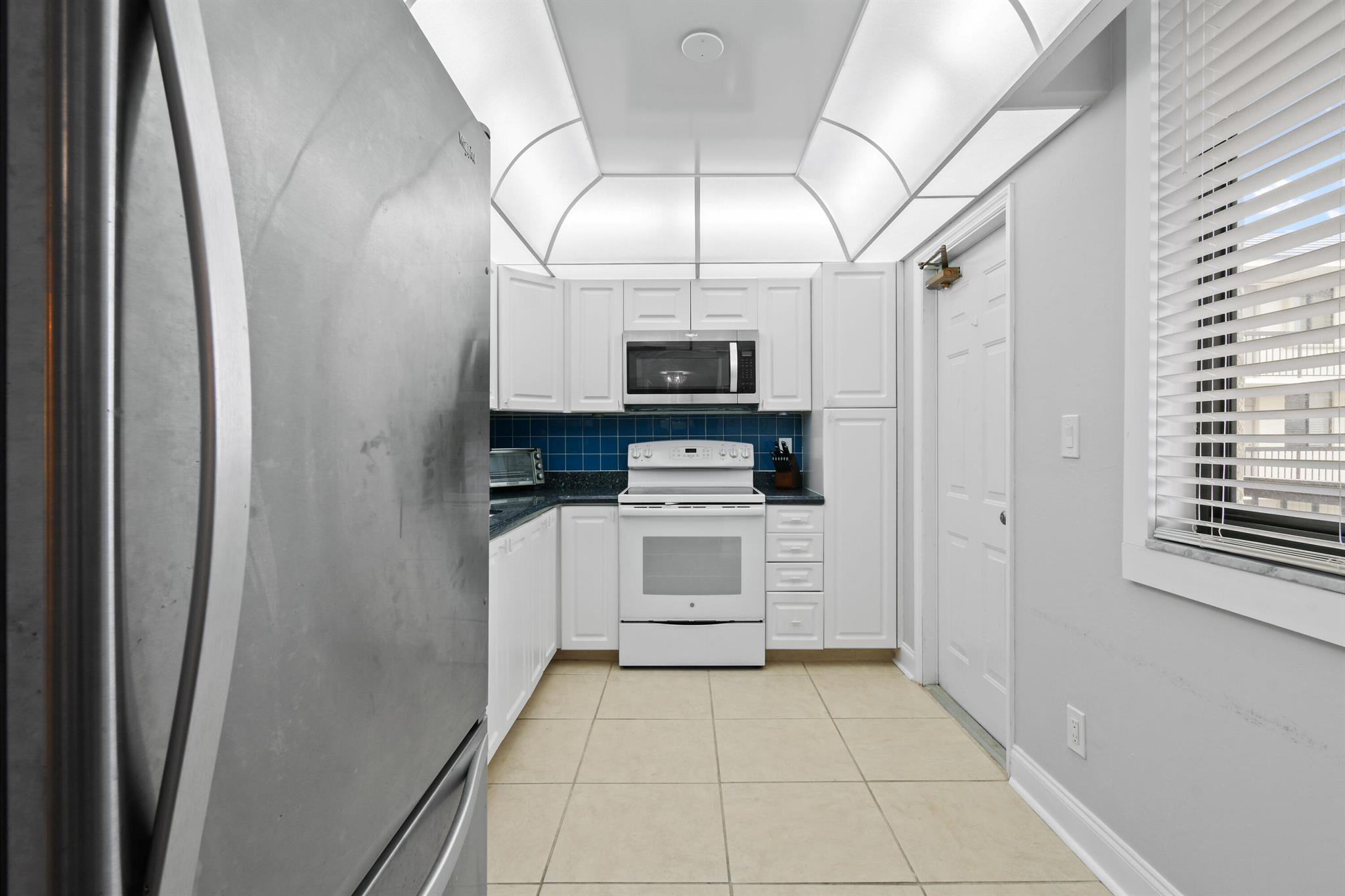 JUPITER OCEAN AND RACQUET - Residential Lease