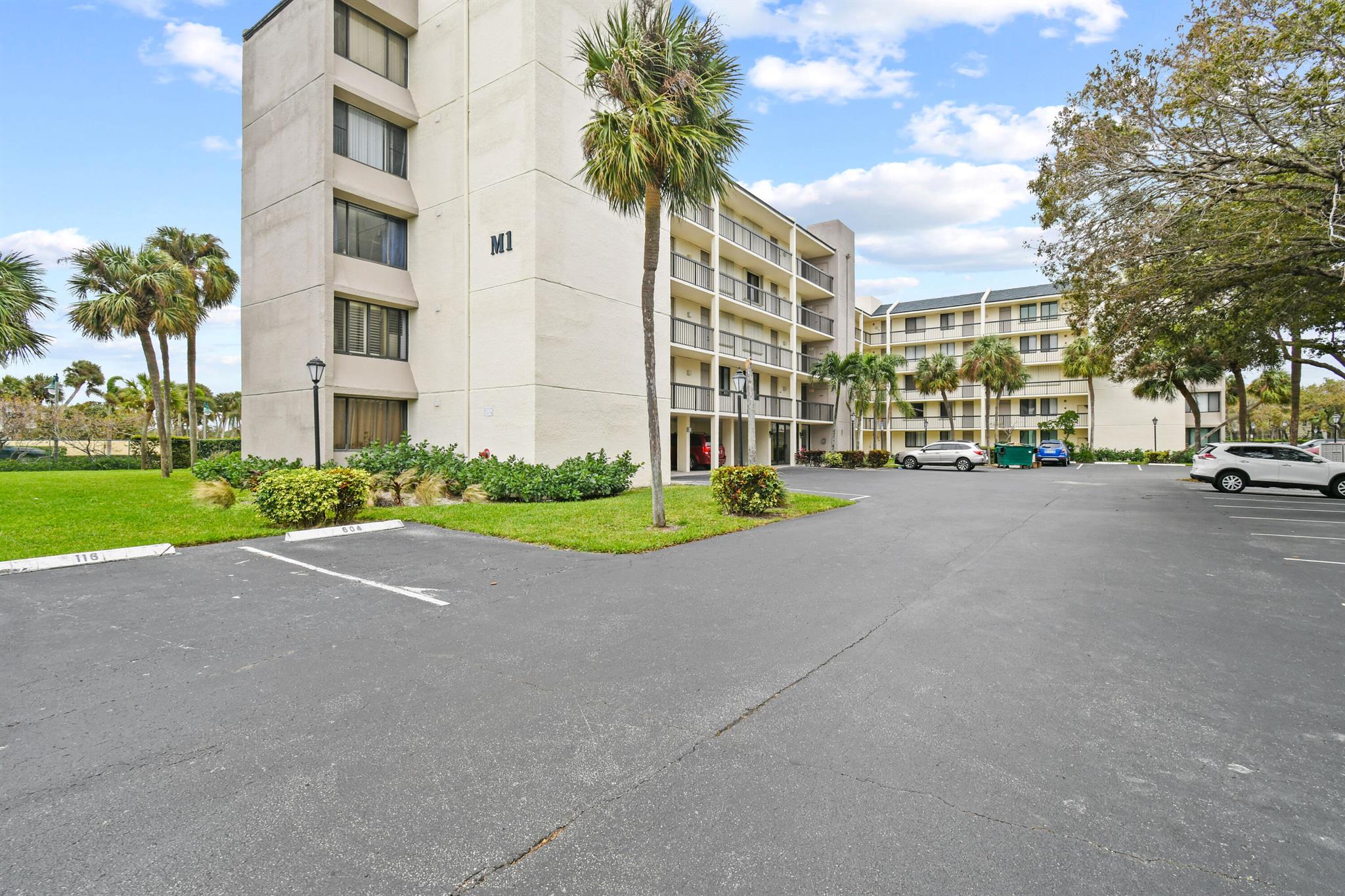 View photos, virtual tours, details... 1605 S Us Highway 1 M1-404