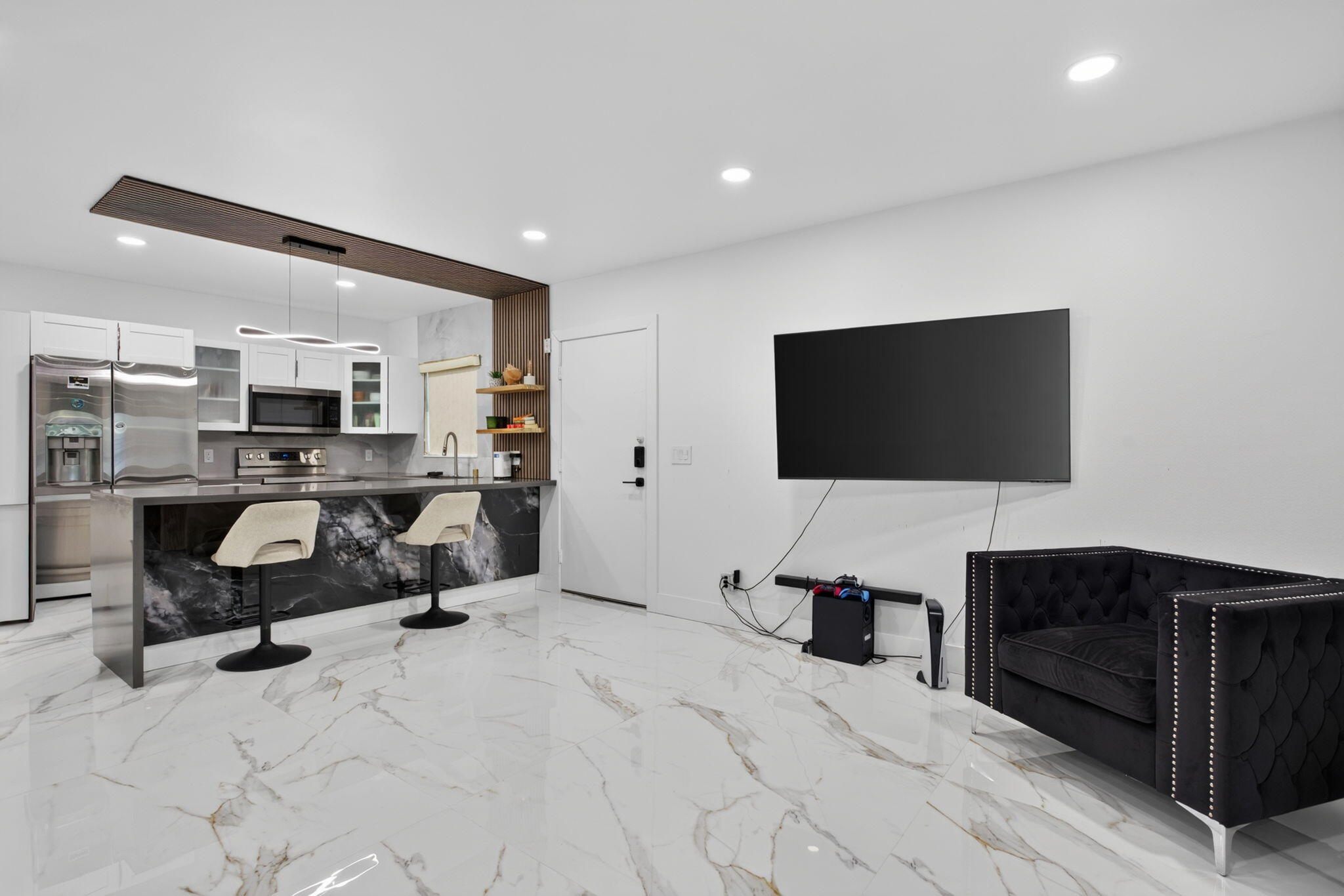 8404 W SAMPLE Road 230