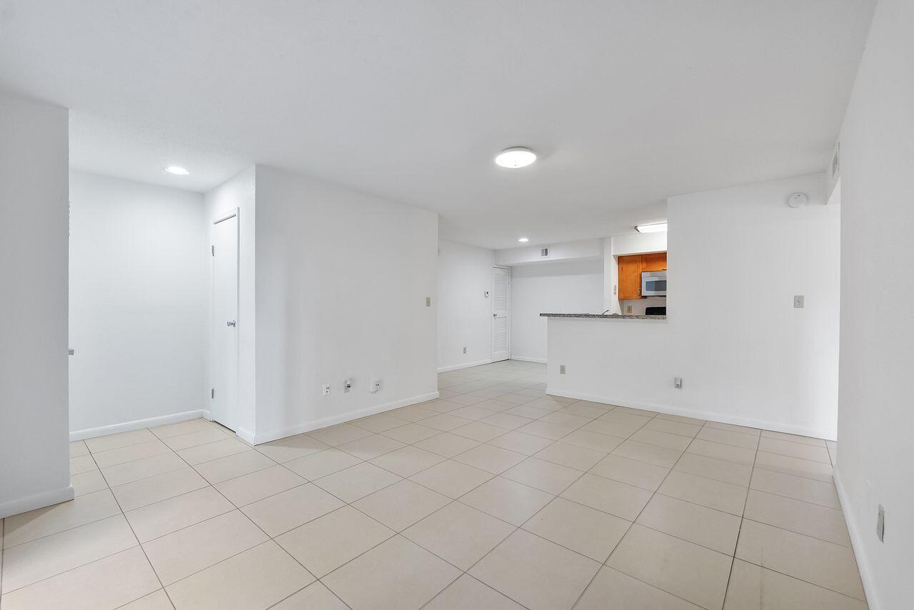 SAVANNAH AT RIVERSIDE CONDO - Residential
