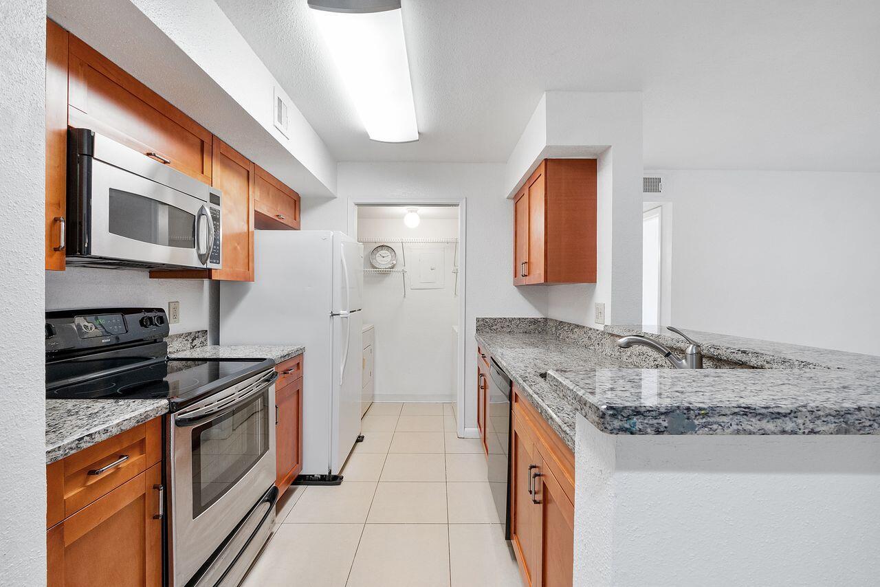 SAVANNAH AT RIVERSIDE CONDO - Residential
