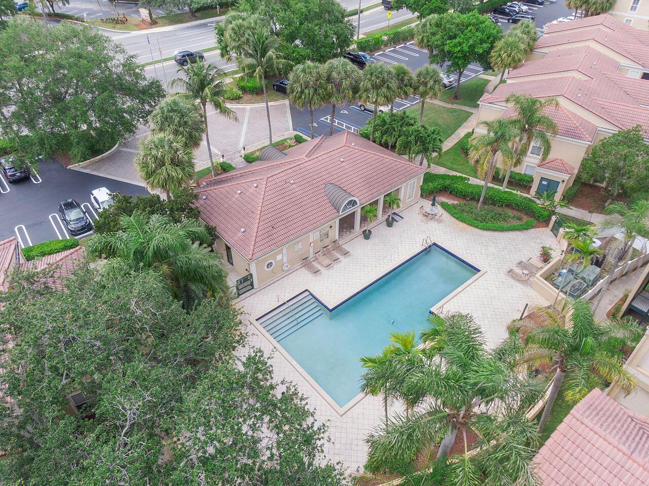 SAVANNAH AT RIVERSIDE CONDO - Residential