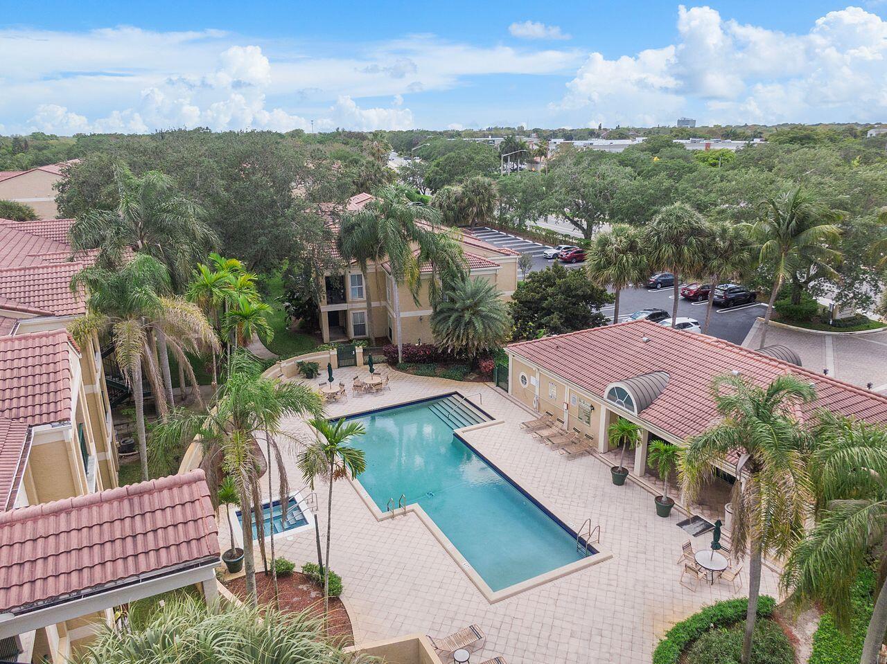 SAVANNAH AT RIVERSIDE CONDO - Residential
