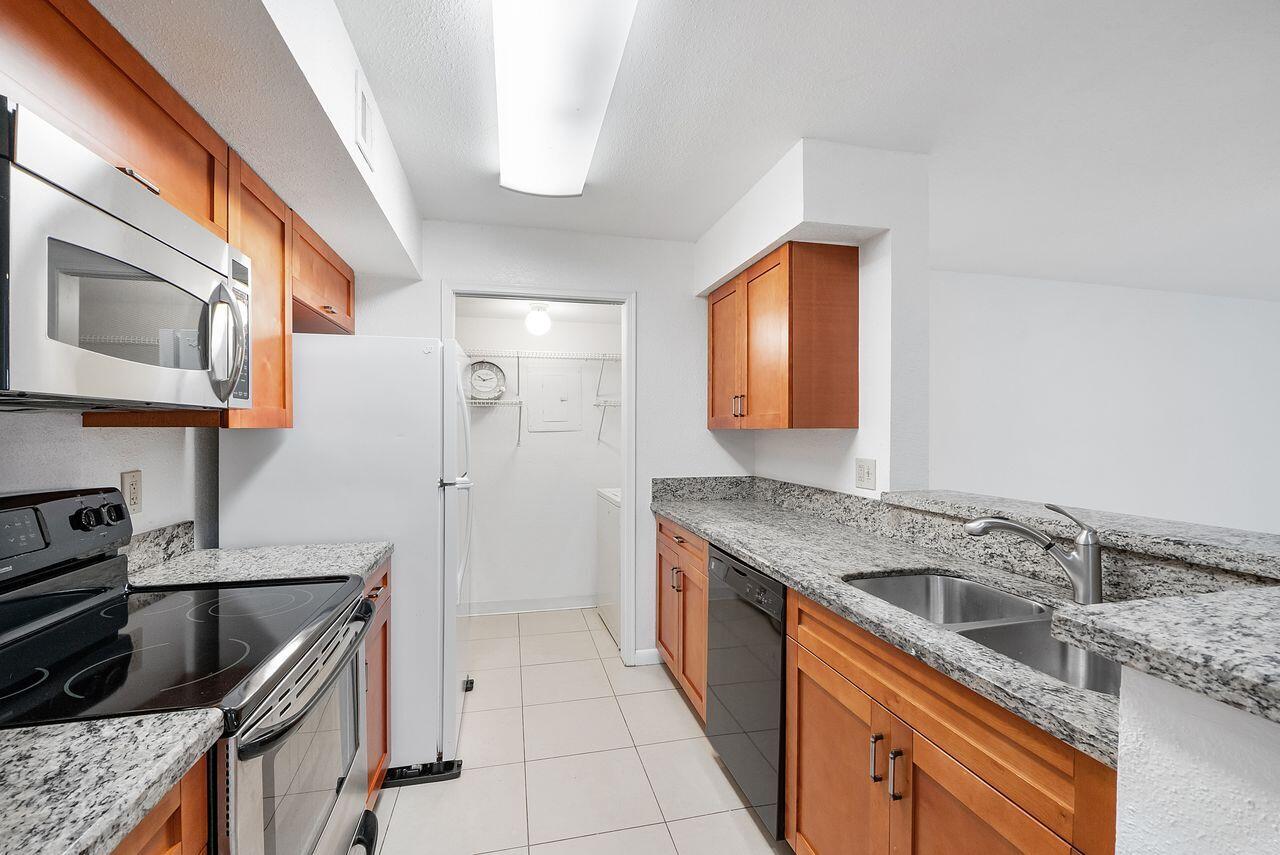 SAVANNAH AT RIVERSIDE CONDO - Residential