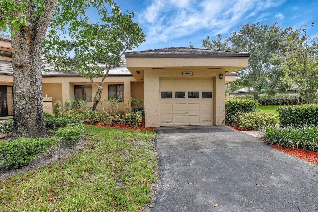 Photo of 9341 Chelsea Drive S, Plantation, FL 33324 (MLS # B26081333)