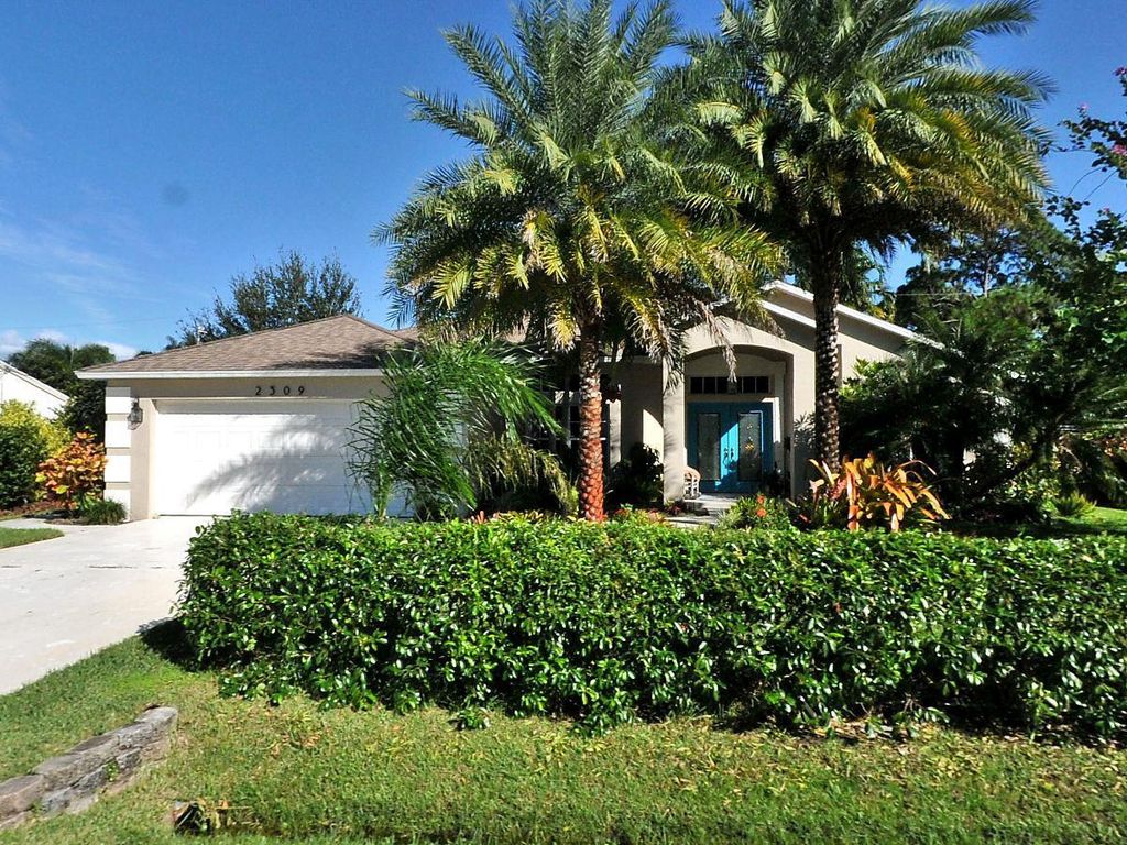 Photo of 2309 SE Beechwood Terrace, Port Saint Lucie, FL 34953 (MLS # R10799603)