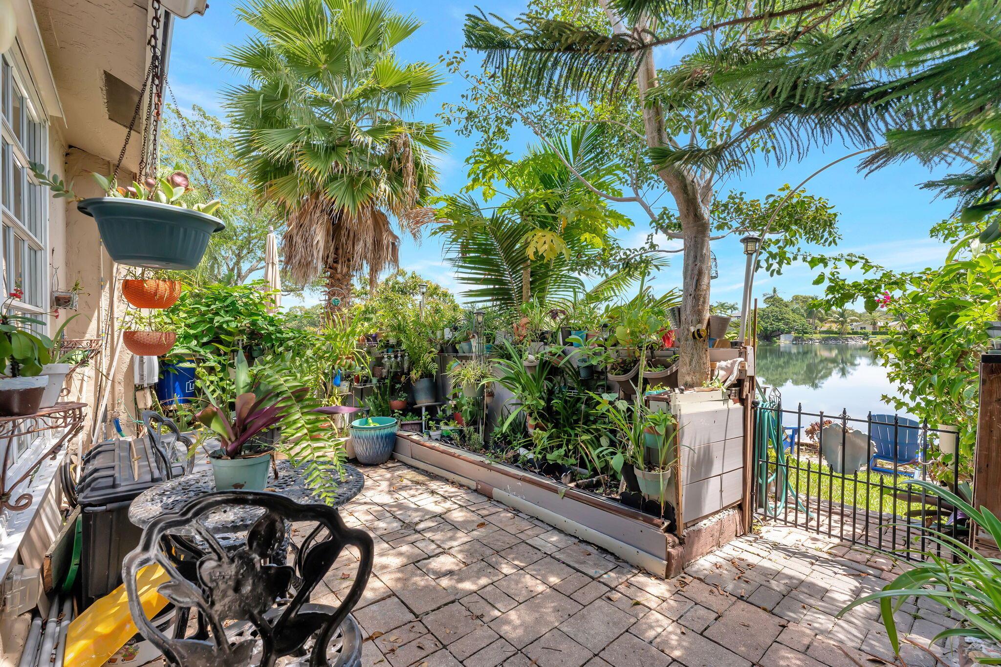 Woodlake Villas - Residential