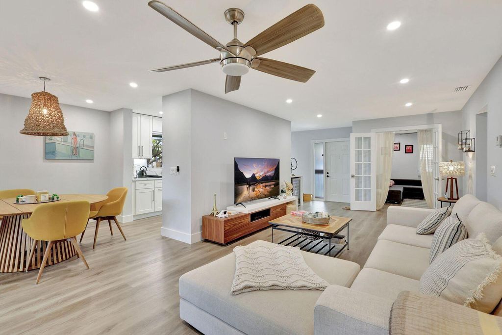 Photo of 95 Pelican Pointe Drive #2010, Delray Beach, FL 33483 (MLS # R11117832)