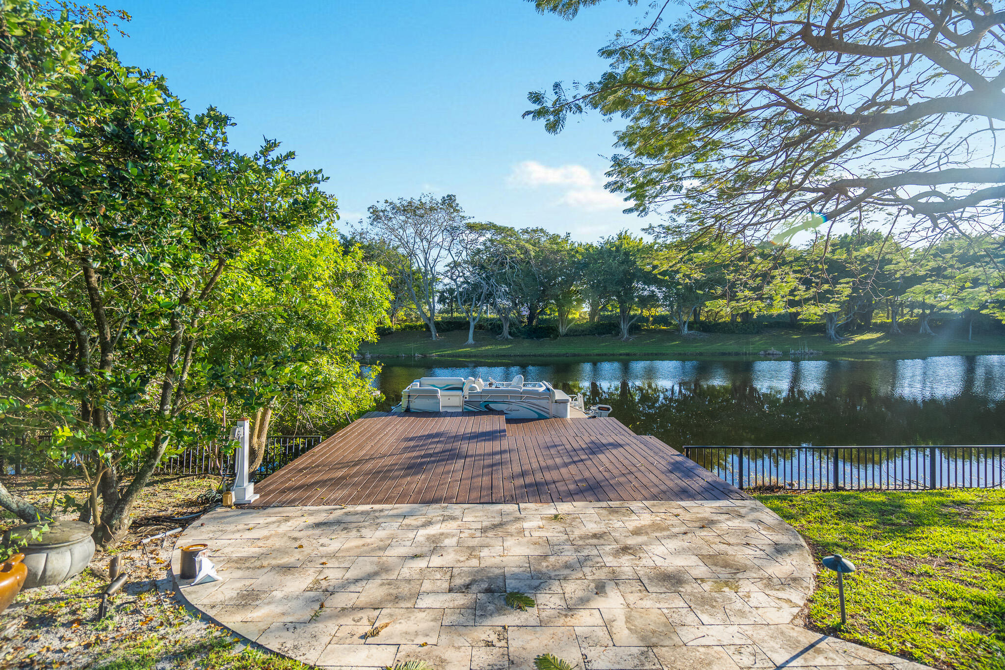 LE LAC - Residential