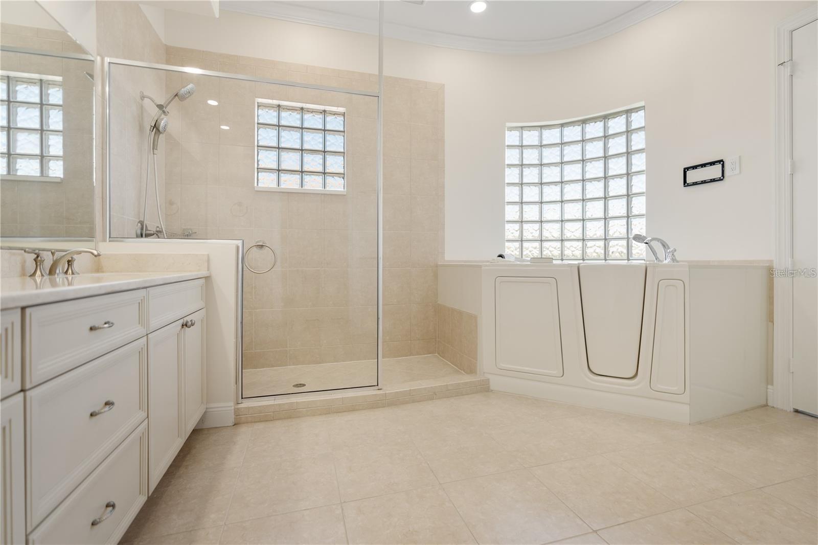 CASA BELLA II AT HAMMOCK - Residential