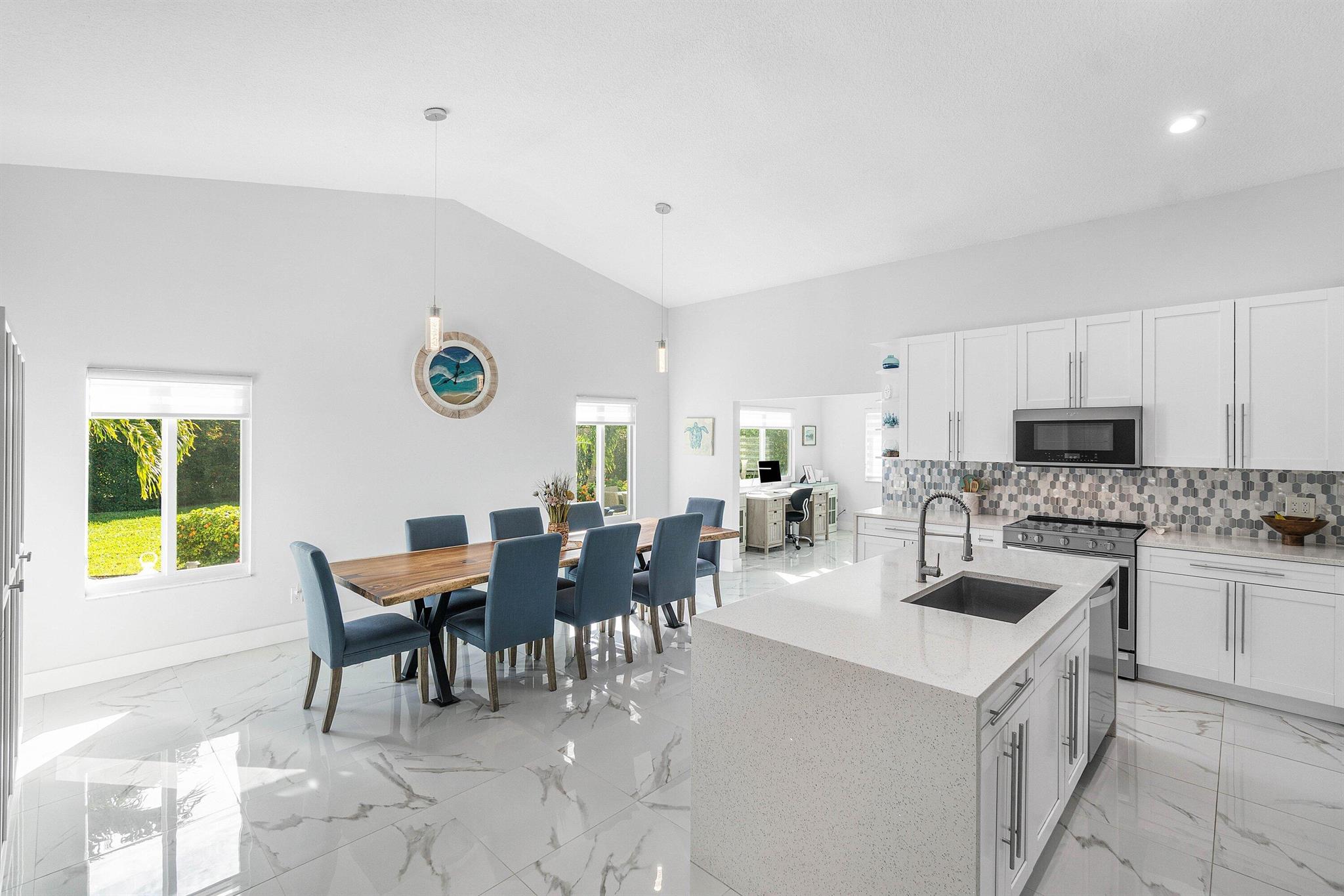 RAINBERRY BAY - Residential