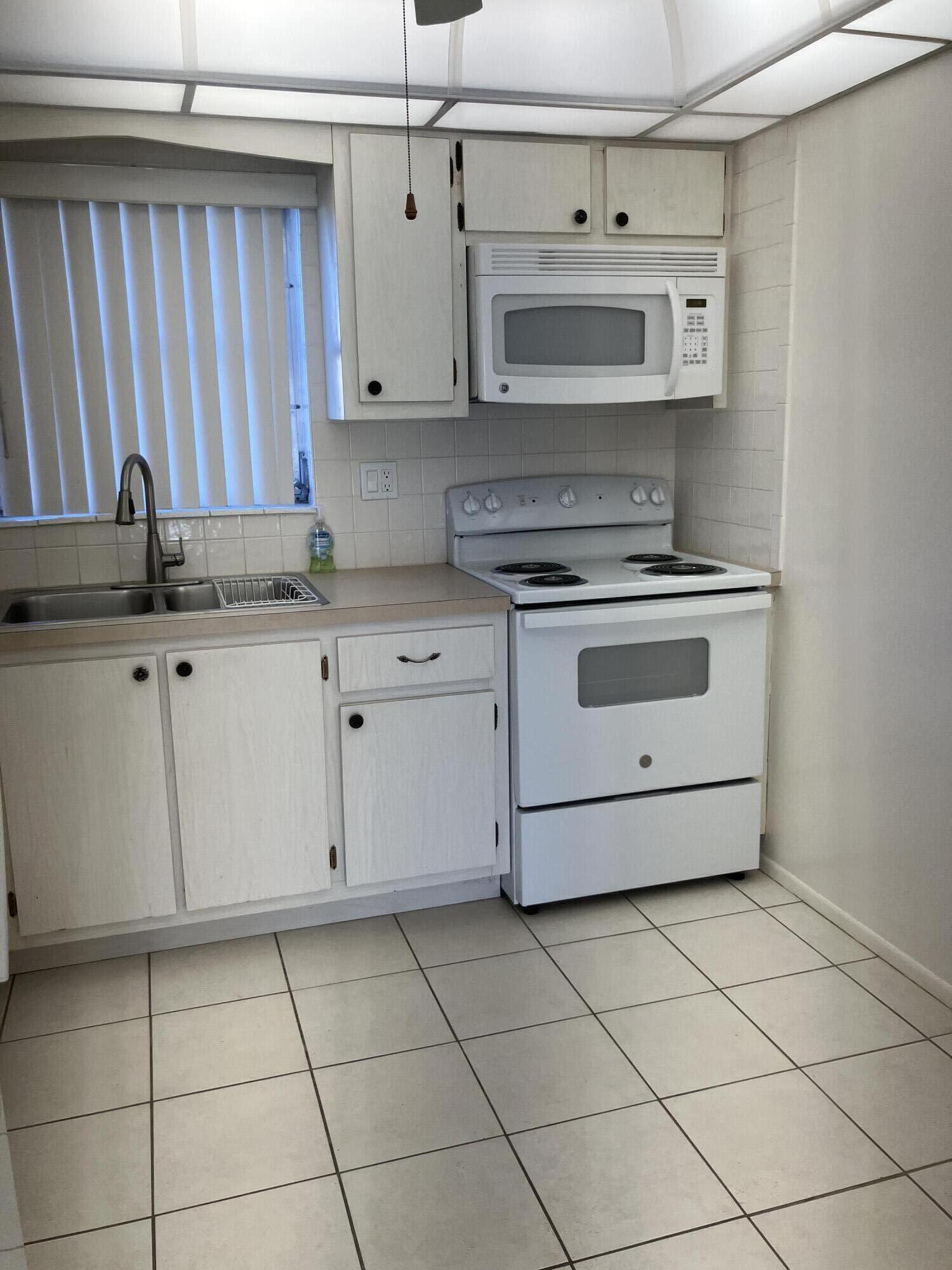 2556 Dudley Drive E D