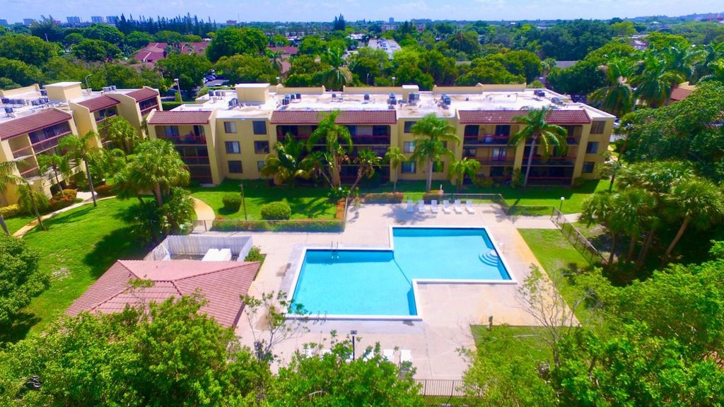 Photo of 737 SE 1st Way #306, Deerfield Beach, FL 33441 (MLS # B26008290)