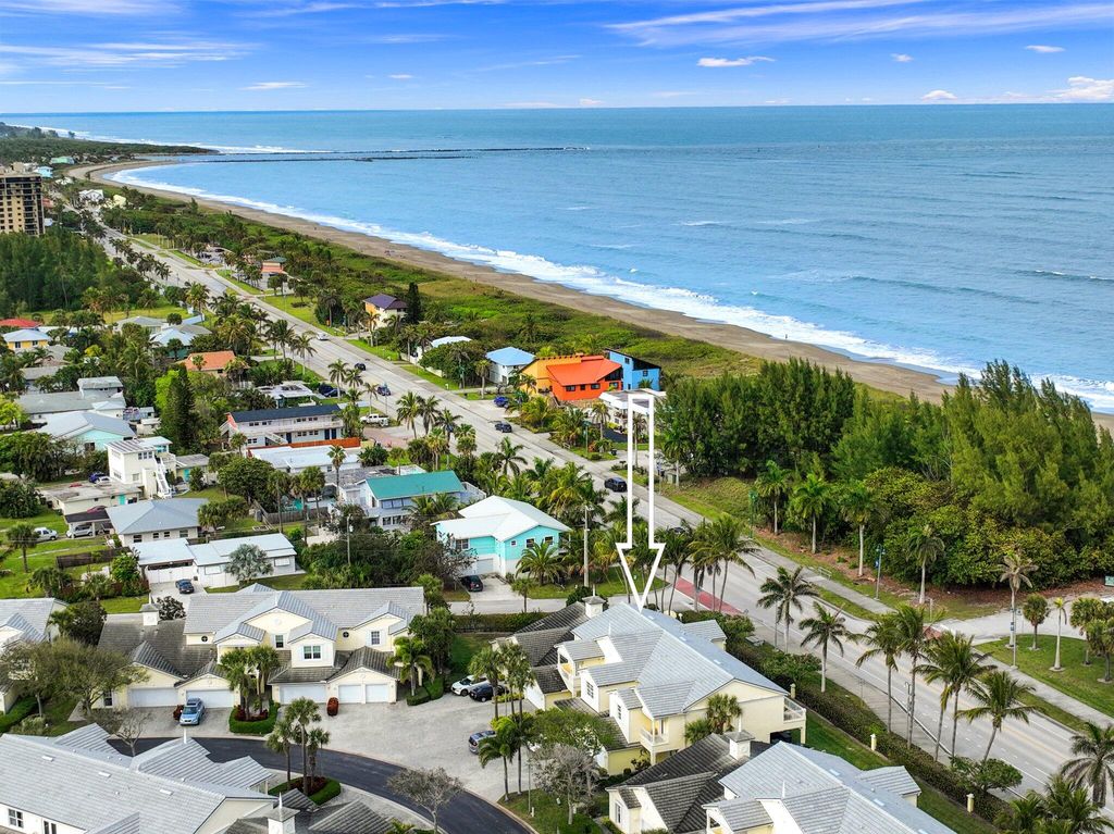 Photo of 204 Mariner Bay Boulevard, Fort Pierce, FL 34949 (MLS # R11165828)