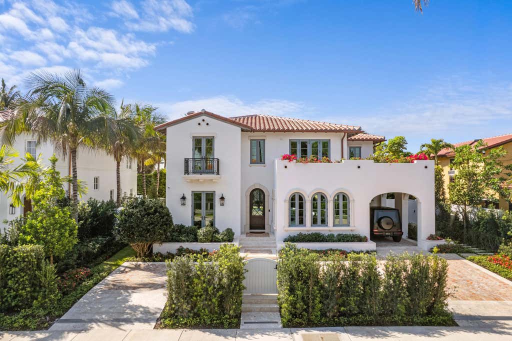 Photo of 350 SEABREEZE Avenue, Palm Beach, FL 33480 (MLS # B26062717)
