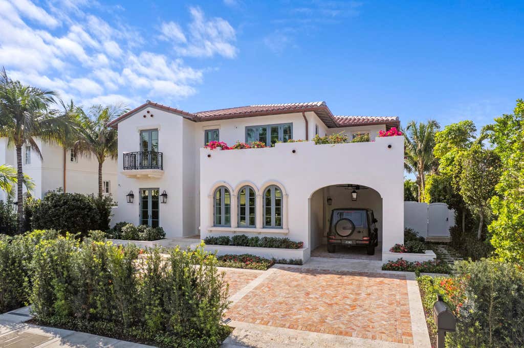 Photo of 350 SEABREEZE Avenue, Palm Beach, FL 33480 (MLS # B26062717)