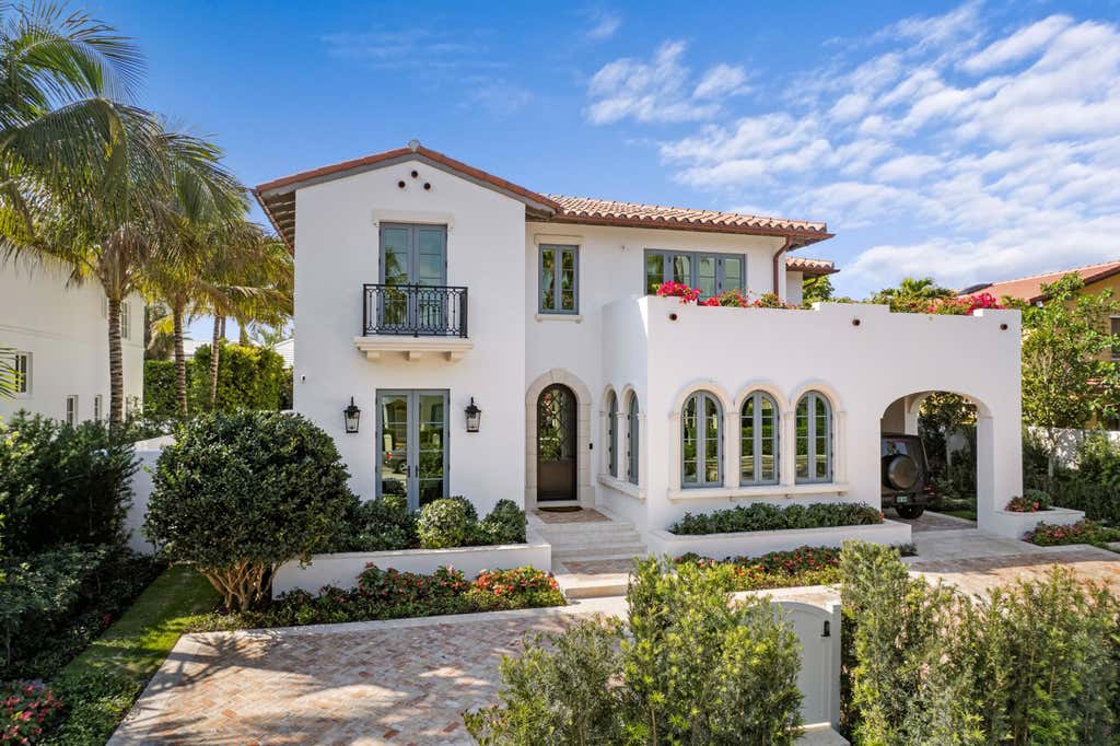 Photo of 350 SEABREEZE Avenue, Palm Beach, FL 33480 (MLS # B26062717)
