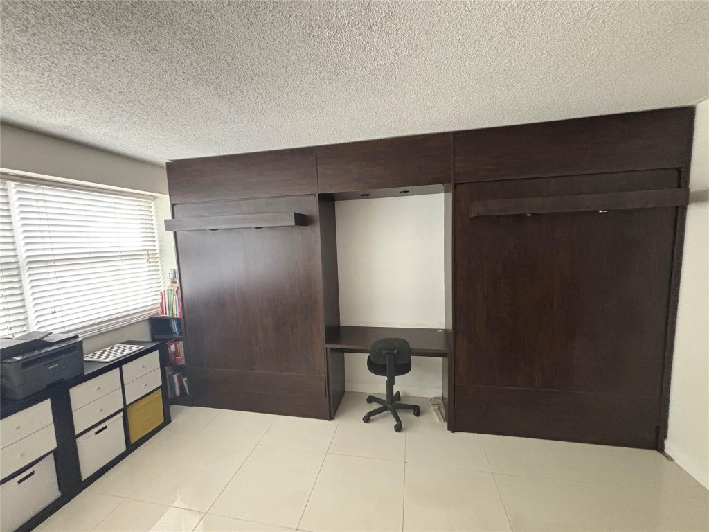 The Commodore Condominium - Residential