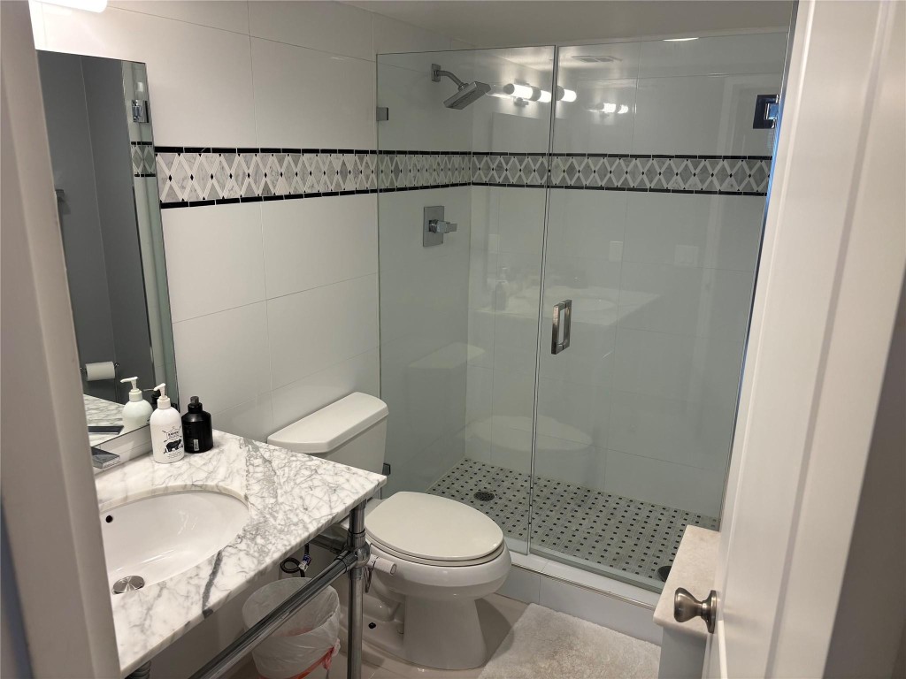 The Commodore Condominium - Residential