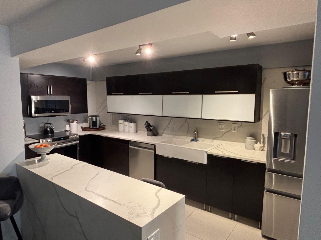 The Commodore Condominium - Residential