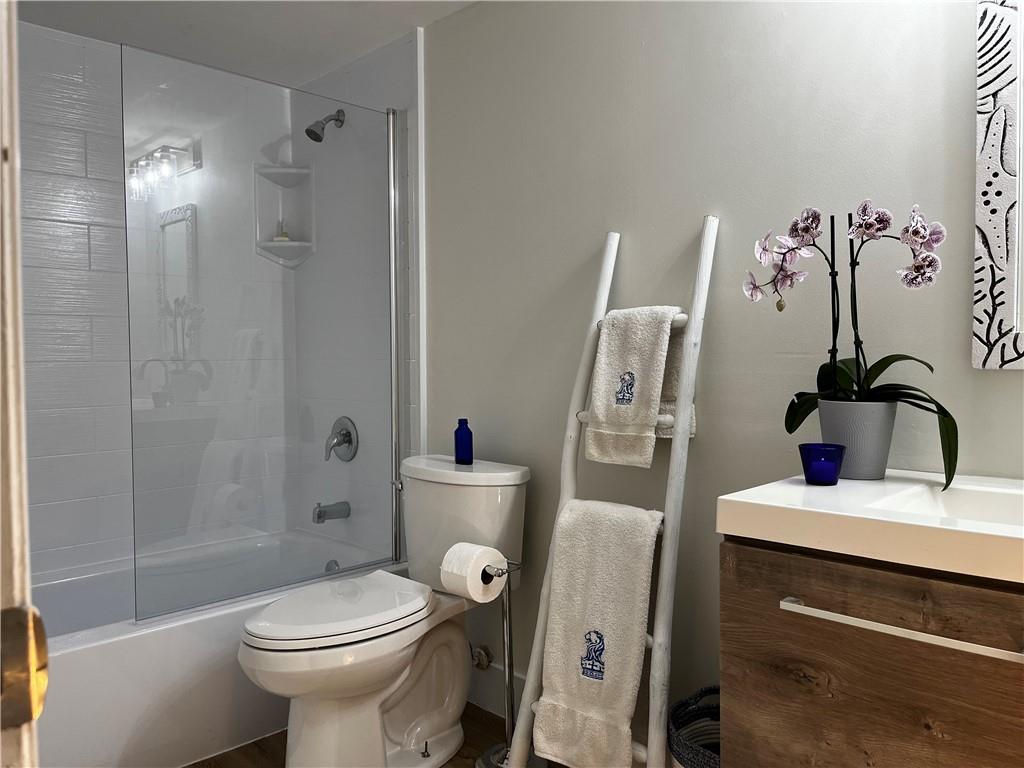 Lake Emerald - Residential