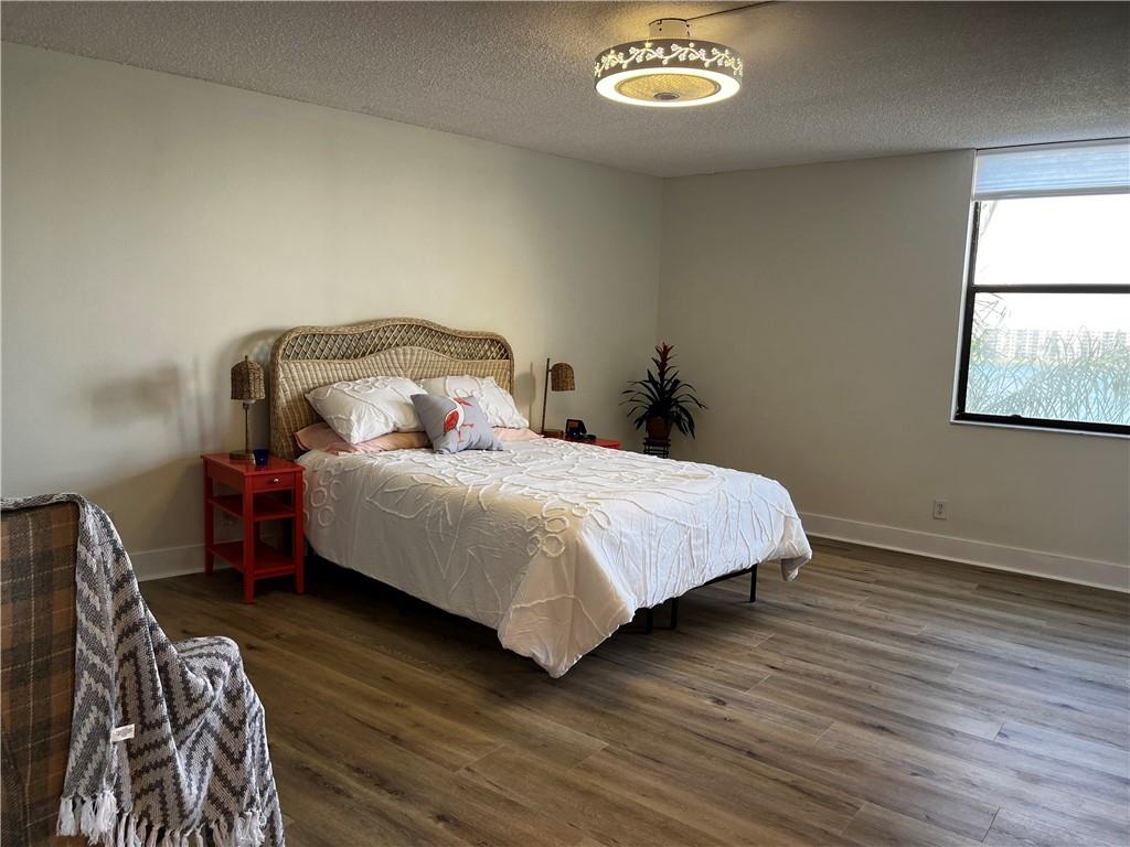 Lake Emerald - Residential