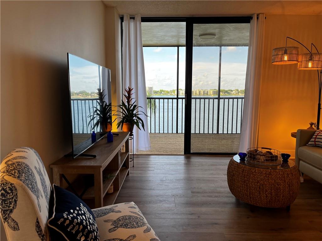 Lake Emerald - Residential