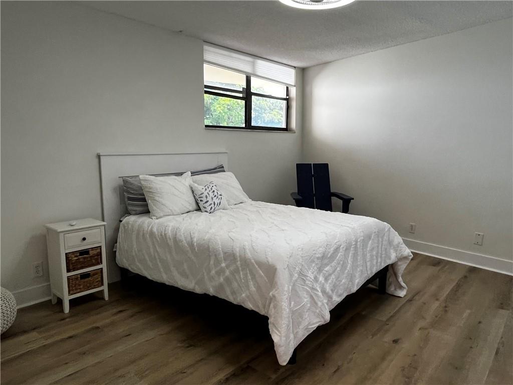 Lake Emerald - Residential