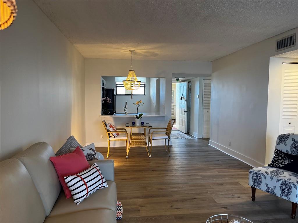 Lake Emerald - Residential