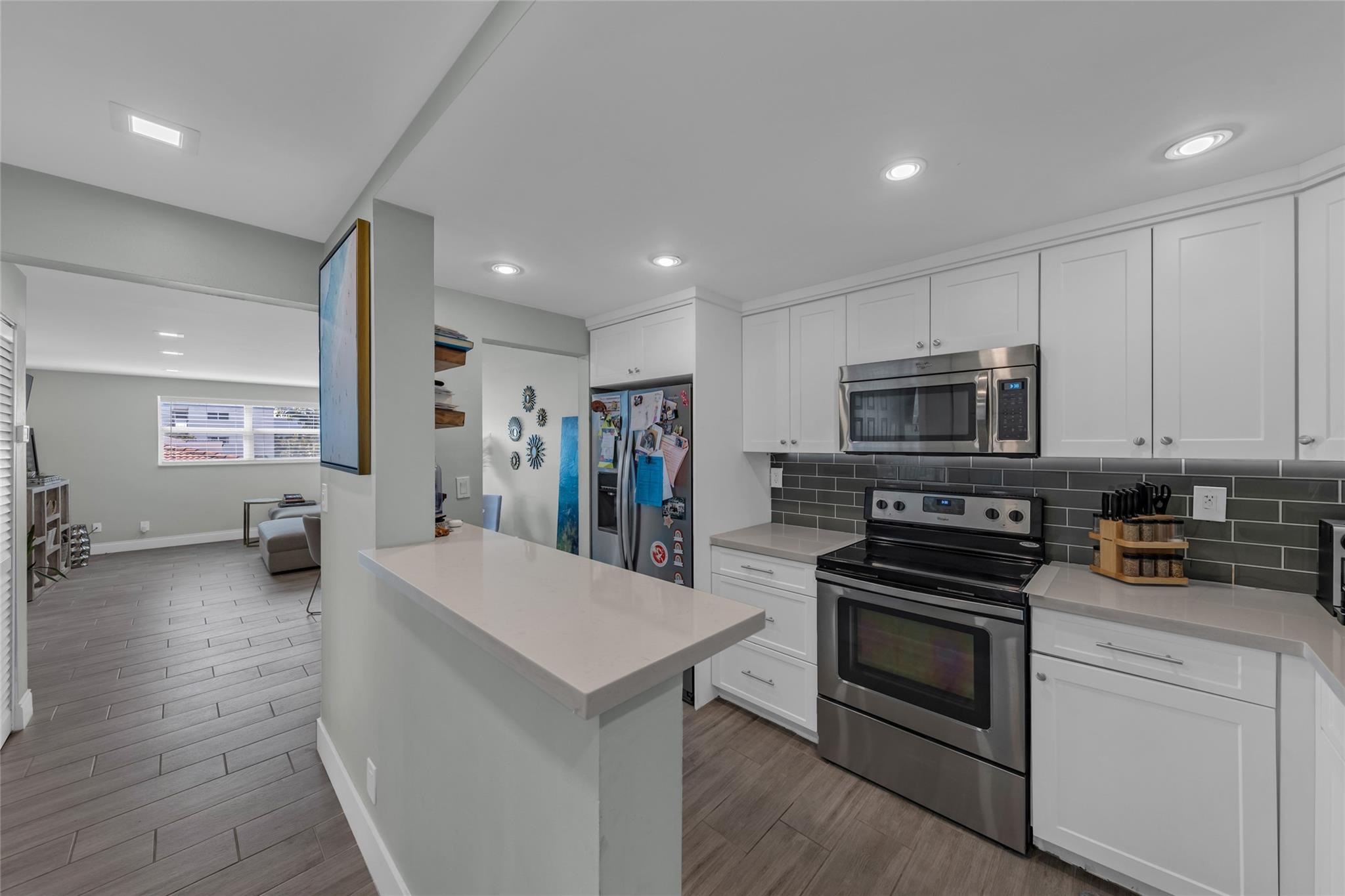 611 NE 14th Ave 306