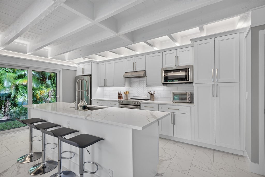 Photo of 2627 NE 10th Avenue, Wilton Manors, FL 33334 (MLS # B26044212)