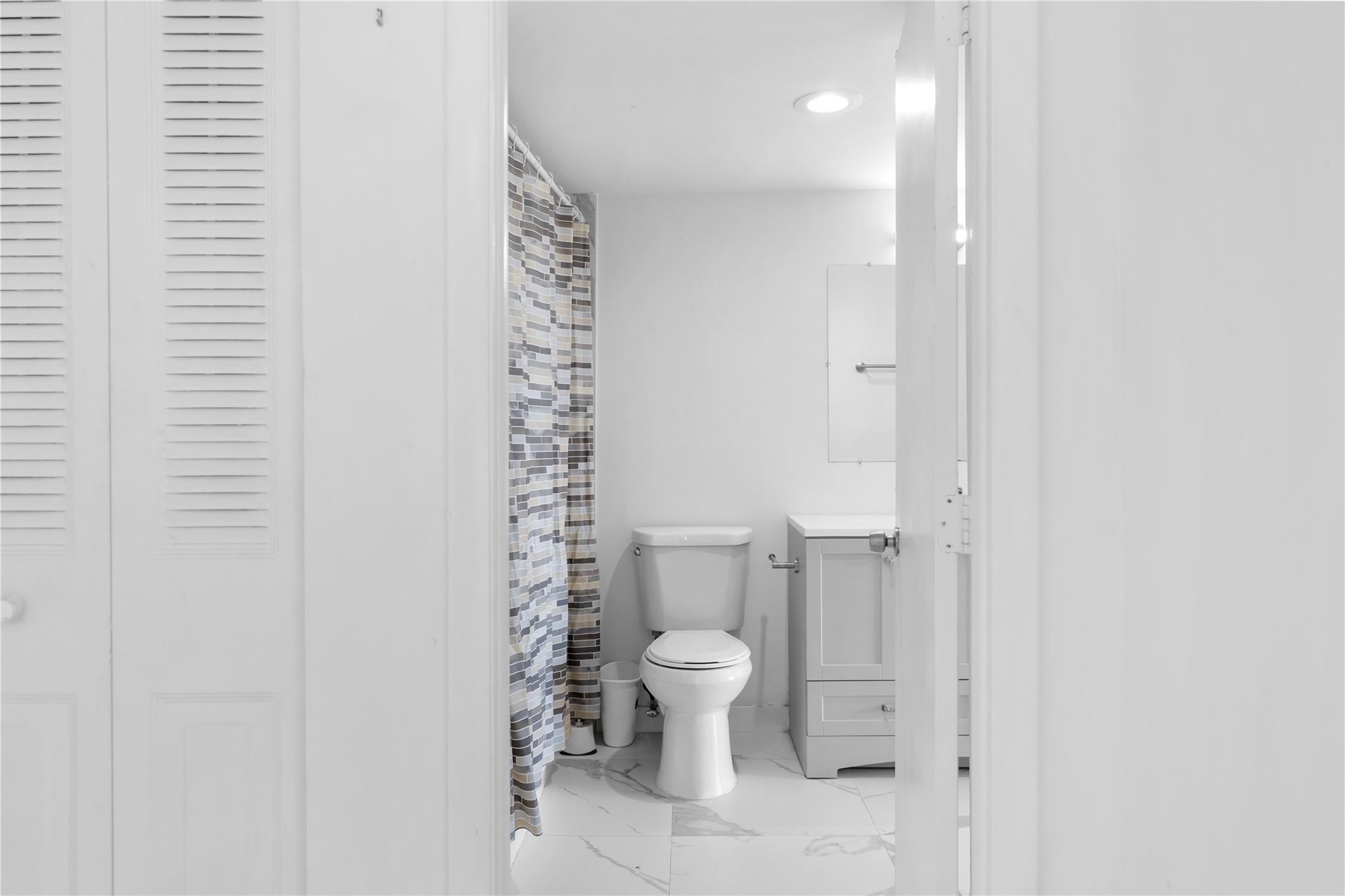 4164 Inverrary Dr 412